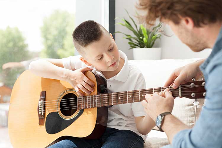 تدریس گیتار به کودکان